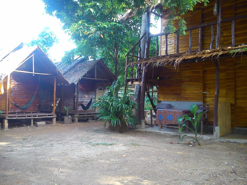 Easy Huts Hotel Koh Lanta Bagian luar foto
