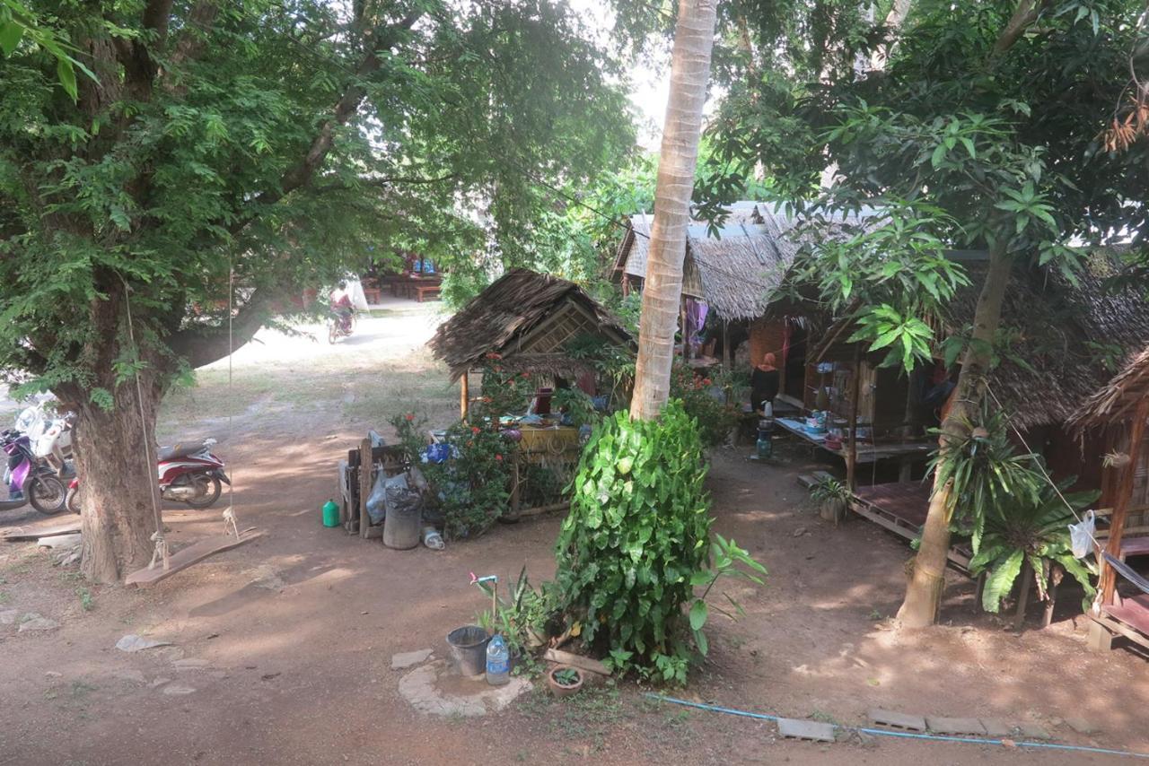 Easy Huts Hotel Koh Lanta Bagian luar foto